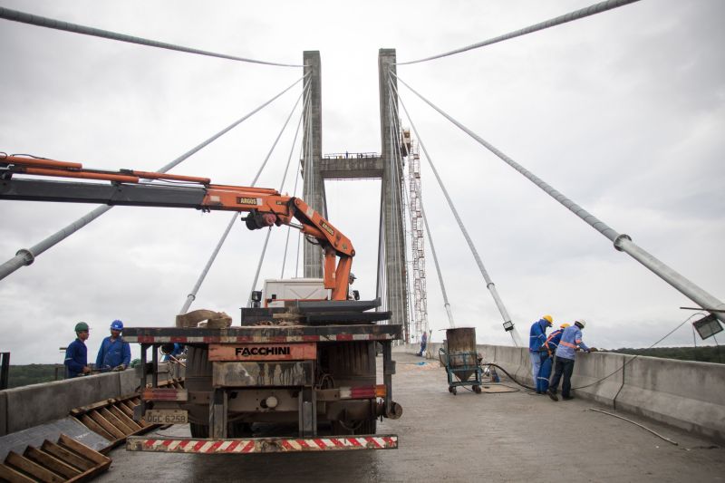 Mojú, Pará, Brasil.
uma semana da entrega da ponte União (Alça Viária)
Operários falam sobre os desafios de trabalhar em uma obra de grande importância para o Estado.
Fotos: Pedro Guerreiro / Ag. Pará <div class='credito_fotos'>Foto: Pedro Guerreiro / Ag. Pará | <a href='/midias/2020/originais/5925_915f7094-568b-5899-d6df-1f31e915e96f.jpg' download><i class='fa-solid fa-download'></i> Download</a></div>
