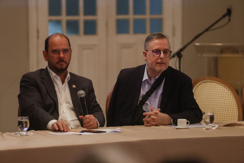 Representantes de 17 secretarias se reuniram, na tarde desta segunda-feira (27), no Palácio do Governo, para definir estratégias e ações do programa Territórios Pela Paz (TerPaz) para o ano de 2020. <div class='credito_fotos'>Foto: Marcelo Seabra / Ag. Pará | <a href='/midias/2020/originais/5926_3dbd3a5f-3d64-a53f-f8f2-639109ecc089.jpg' download><i class='fa-solid fa-download'></i> Download</a></div>