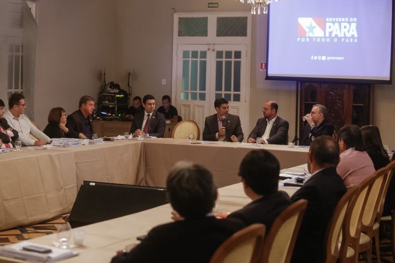 Representantes de 17 secretarias se reuniram, na tarde desta segunda-feira (27), no Palácio do Governo, para definir estratégias e ações do programa Territórios Pela Paz (TerPaz) para o ano de 2020. <div class='credito_fotos'>Foto: Marcelo Seabra / Ag. Pará | <a href='/midias/2020/originais/5926_4267b28b-b1ec-7c71-1936-aef64f71907b.jpg' download><i class='fa-solid fa-download'></i> Download</a></div>
