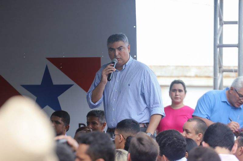 O governador do Pará, Helder Barbalho, visitou na manhã desta terça-feira (28), o município de Castanhal e firmou compromissos importantes para o desenvolvimento da cidade e região. <div class='credito_fotos'>Foto: Marco Santos / Ag. Pará | <a href='/midias/2020/originais/5927_1020e996-693f-bf36-15dd-7eeac1bfcd87.jpg' download><i class='fa-solid fa-download'></i> Download</a></div>
