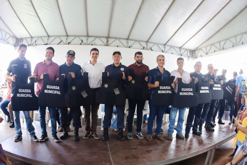 O governador do Pará, Helder Barbalho, visitou na manhã desta terça-feira (28), o município de Castanhal e firmou compromissos importantes para o desenvolvimento da cidade e região. <div class='credito_fotos'>Foto: Marco Santos / Ag. Pará | <a href='/midias/2020/originais/5927_6026dfdd-183f-b0f2-499a-374163243759.jpg' download><i class='fa-solid fa-download'></i> Download</a></div>