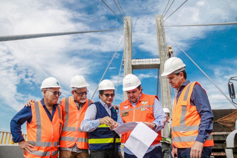 Projetada para suportar carga máxima de mil toneladas na base de sua pista de rolamento, a ponte União (antiga ponte Rio Moju) teve excelente desempenho durante o teste de carga que foi submetida desde as 3 horas da madrugada desta quinta-feira, 30, até às 11 horas da manhã. <div class='credito_fotos'>Foto: Bruno Cecim / Ag.Pará | <a href='/midias/2020/originais/5935_bdda973b-fd63-7d65-6e69-3e3184e636b7.jpg' download><i class='fa-solid fa-download'></i> Download</a></div>