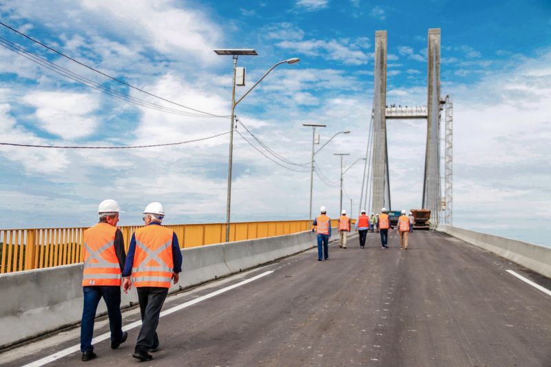 Projetada para suportar carga máxima de mil toneladas na base de sua pista de rolamento, a ponte União (antiga ponte Rio Moju) teve excelente desempenho durante o teste de carga que foi submetida desde as 3 horas da madrugada desta quinta-feira, 30, até às 11 horas da manhã. <div class='credito_fotos'>Foto: Bruno Cecim / Ag.Pará | <a href='/midias/2020/originais/5935_eab527ed-f4ec-87f4-a00b-94b71c47b41a.jpg' download><i class='fa-solid fa-download'></i> Download</a></div>