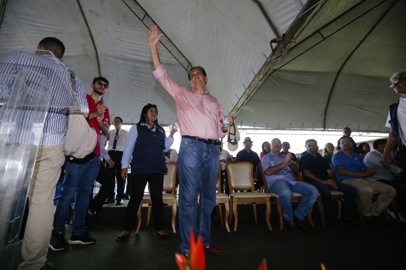 Exatamente às 13h, desta sexta-feira (31), o governador Helder Barbalho autorizou a abertura do tráfego sobre a ponte União, no KM-48 da Alça Viária (PA-483), que foi interrompido bruscamente no dia 6 de abril, após a derrubada de quase um terço de sua estrutura. <div class='credito_fotos'>Foto: Marcelo Seabra / Ag. Pará   |   <a href='/midias/2020/originais/5939_08d6b147-e4f1-215f-edcb-7638a2f92737.jpg' download><i class='fa-solid fa-download'></i> Download</a></div>