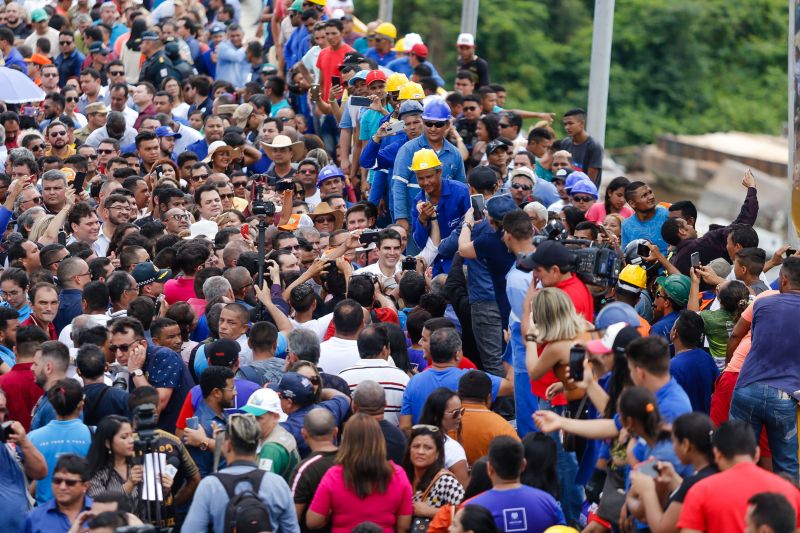 Exatamente às 13h, desta sexta-feira (31), o governador Helder Barbalho autorizou a abertura do tráfego sobre a ponte União, no KM-48 da Alça Viária (PA-483), que foi interrompido bruscamente no dia 6 de abril, após a derrubada de quase um terço de sua estrutura. <div class='credito_fotos'>Foto: Marcelo Seabra / Ag. Pará   |   <a href='/midias/2020/originais/5939_4e557da7-c16a-f41a-2eab-b406f6888fe6.jpg' download><i class='fa-solid fa-download'></i> Download</a></div>