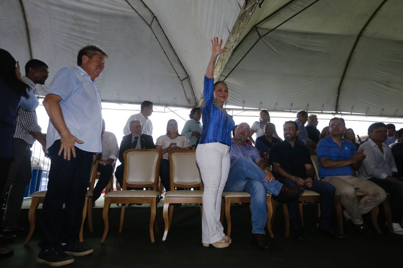 Exatamente às 13h, desta sexta-feira (31), o governador Helder Barbalho autorizou a abertura do tráfego sobre a ponte União, no KM-48 da Alça Viária (PA-483), que foi interrompido bruscamente no dia 6 de abril, após a derrubada de quase um terço de sua estrutura. <div class='credito_fotos'>Foto: Marcelo Seabra / Ag. Pará   |   <a href='/midias/2020/originais/5939_6253d0a1-3eae-5069-7df8-18614423bbad.jpg' download><i class='fa-solid fa-download'></i> Download</a></div>