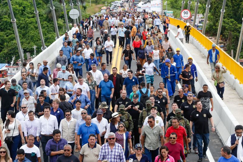 Exatamente às 13h, desta sexta-feira (31), o governador Helder Barbalho autorizou a abertura do tráfego sobre a ponte União, no KM-48 da Alça Viária (PA-483), que foi interrompido bruscamente no dia 6 de abril, após a derrubada de quase um terço de sua estrutura. <div class='credito_fotos'>Foto: Marcelo Seabra / Ag. Pará   |   <a href='/midias/2020/originais/5939_6feb1e37-cbab-c778-02cc-085282dd5707.jpg' download><i class='fa-solid fa-download'></i> Download</a></div>