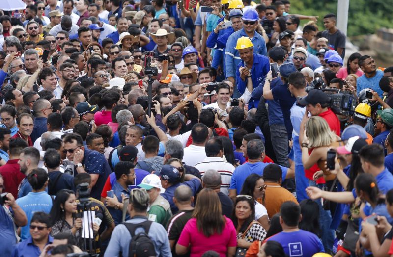 Exatamente às 13h, desta sexta-feira (31), o governador Helder Barbalho autorizou a abertura do tráfego sobre a ponte União, no KM-48 da Alça Viária (PA-483), que foi interrompido bruscamente no dia 6 de abril, após a derrubada de quase um terço de sua estrutura. <div class='credito_fotos'>Foto: Marcelo Seabra / Ag. Pará   |   <a href='/midias/2020/originais/5939_7d3f7425-2828-0ddd-6400-0ff1d95880f9.jpg' download><i class='fa-solid fa-download'></i> Download</a></div>