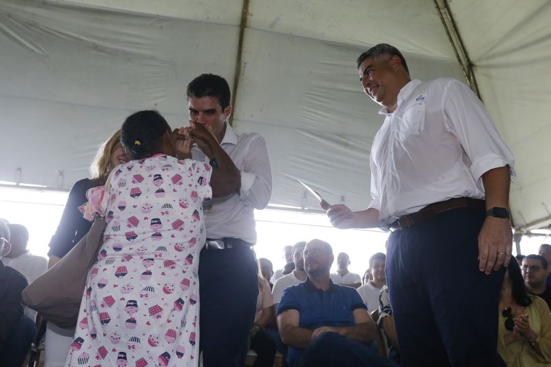 Exatamente às 13h, desta sexta-feira (31), o governador Helder Barbalho autorizou a abertura do tráfego sobre a ponte União, no KM-48 da Alça Viária (PA-483), que foi interrompido bruscamente no dia 6 de abril, após a derrubada de quase um terço de sua estrutura. <div class='credito_fotos'>Foto: Marcelo Seabra / Ag. Pará   |   <a href='/midias/2020/originais/5939_b68c5dd0-8fa8-e213-1f24-502398d65c02.jpg' download><i class='fa-solid fa-download'></i> Download</a></div>