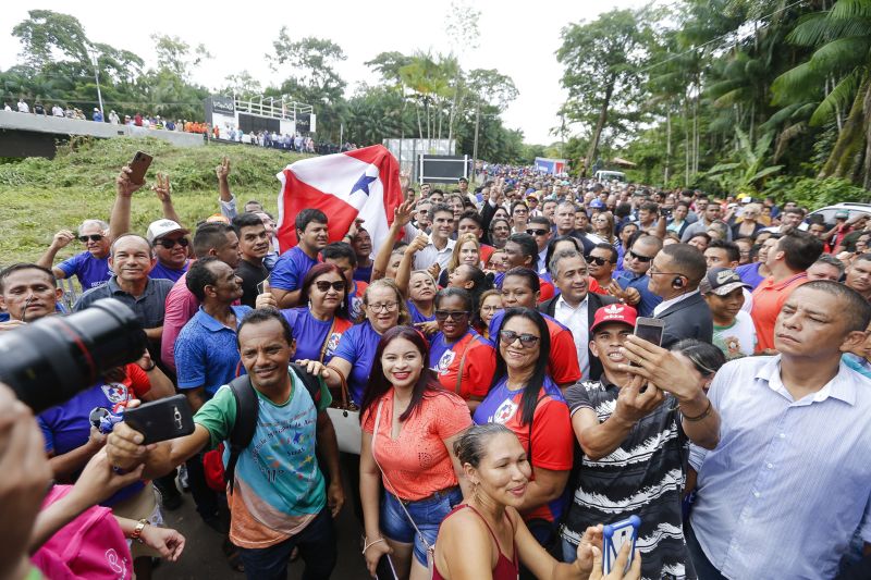 Exatamente às 13h, desta sexta-feira (31), o governador Helder Barbalho autorizou a abertura do tráfego sobre a ponte União, no KM-48 da Alça Viária (PA-483), que foi interrompido bruscamente no dia 6 de abril, após a derrubada de quase um terço de sua estrutura. <div class='credito_fotos'>Foto: Marcelo Seabra / Ag. Pará   |   <a href='/midias/2020/originais/5939_b6e54b4d-4a4a-01ea-e503-b559e1fd1733.jpg' download><i class='fa-solid fa-download'></i> Download</a></div>