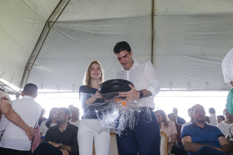 Exatamente às 13h, desta sexta-feira (31), o governador Helder Barbalho autorizou a abertura do tráfego sobre a ponte União, no KM-48 da Alça Viária (PA-483), que foi interrompido bruscamente no dia 6 de abril, após a derrubada de quase um terço de sua estrutura. <div class='credito_fotos'>Foto: Marcelo Seabra / Ag. Pará   |   <a href='/midias/2020/originais/5939_bf910660-429f-5488-6145-1f3bcc933a8e.jpg' download><i class='fa-solid fa-download'></i> Download</a></div>