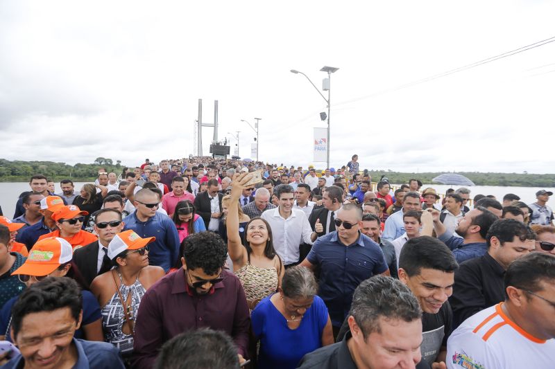 Exatamente às 13h, desta sexta-feira (31), o governador Helder Barbalho autorizou a abertura do tráfego sobre a ponte União, no KM-48 da Alça Viária (PA-483), que foi interrompido bruscamente no dia 6 de abril, após a derrubada de quase um terço de sua estrutura. <div class='credito_fotos'>Foto: Marcelo Seabra / Ag. Pará   |   <a href='/midias/2020/originais/5939_ee2dc487-85cf-e18b-b458-fe50326f52c8.jpg' download><i class='fa-solid fa-download'></i> Download</a></div>