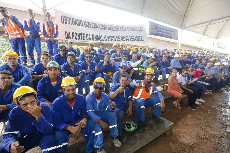 Exatamente às 13h, desta sexta-feira (31), o governador Helder Barbalho autorizou a abertura do tráfego sobre a ponte União, no KM-48 da Alça Viária (PA-483), que foi interrompido bruscamente no dia 6 de abril, após a derrubada de quase um terço de sua estrutura. <div class='credito_fotos'>Foto: Marcelo Seabra / Ag. Pará   |   <a href='/midias/2020/originais/5939_fb480640-b530-8a3f-9fc7-8a56c445005a.jpg' download><i class='fa-solid fa-download'></i> Download</a></div>