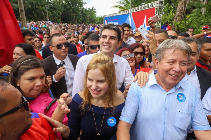 Cerca de 5 mil pessoas, moradoras dos municípios do Acará e Moju, foram recepcionar e agradecer ao governador o empenho pela resposta rápida na construção da ponte, que acontece em tempo recorde. <div class='credito_fotos'>Foto: Marco Santos / Ag. Pará   |   <a href='/midias/2020/originais/5941_3453ce39-c113-6adf-ebda-3ef8d7391efb.jpg' download><i class='fa-solid fa-download'></i> Download</a></div>