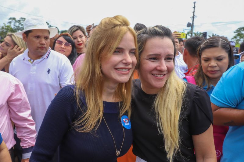 Cerca de 5 mil pessoas, moradoras dos municípios do Acará e Moju, foram recepcionar e agradecer ao governador o empenho pela resposta rápida na construção da ponte, que acontece em tempo recorde. <div class='credito_fotos'>Foto: Marco Santos / Ag. Pará   |   <a href='/midias/2020/originais/5941_bc44b552-2441-603b-7c4f-670cb3d34e16.jpg' download><i class='fa-solid fa-download'></i> Download</a></div>