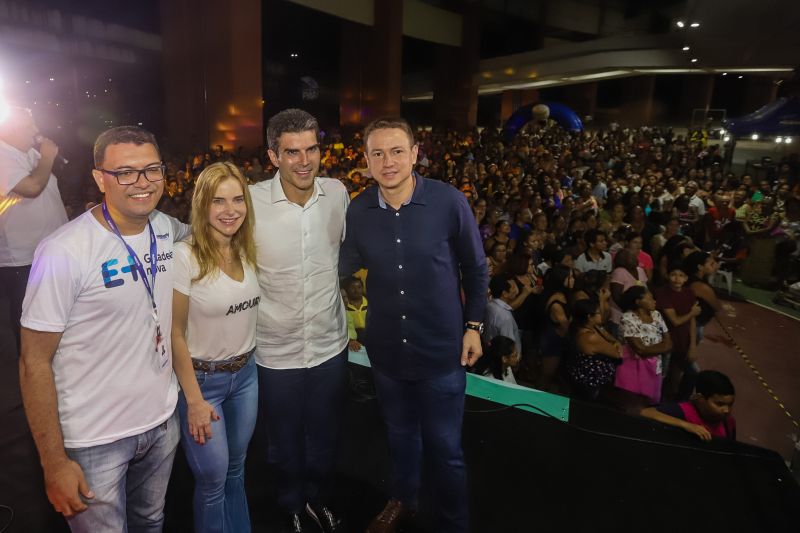Pelo menos 700 moradores do bairro da Cabanagem participaram do sorteio de 120 novas geladeiras no Estacionamento A2 do Estádio Olímpico do Pará, o Mangueirão, na noite desta sexta, 31. <div class='credito_fotos'>Foto: Marco Santos / Ag. Pará | <a href='/midias/2020/originais/5943_7463c1f5-4dc6-4a40-2cf5-76bb3d481fb2.jpg' download><i class='fa-solid fa-download'></i> Download</a></div>