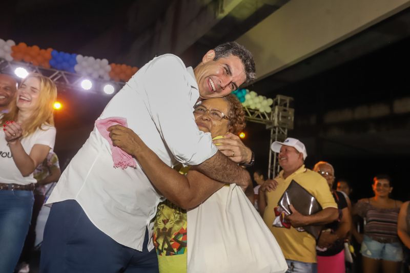 Pelo menos 700 moradores do bairro da Cabanagem participaram do sorteio de 120 novas geladeiras no Estacionamento A2 do Estádio Olímpico do Pará, o Mangueirão, na noite desta sexta, 31. <div class='credito_fotos'>Foto: Marco Santos / Ag. Pará | <a href='/midias/2020/originais/5943_e01083c3-d41f-88ff-6079-b27439aad3b4.jpg' download><i class='fa-solid fa-download'></i> Download</a></div>