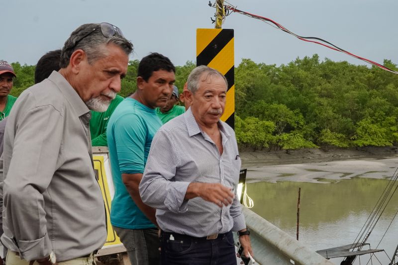 Equipes das empresas responsáveis pela obra da ponte sobre o Rio Sampaio, em Salinopólis, no nordeste do Estado, já iniciaram os trabalhos no local. Eles vão permanecer durante toda a noite, desta sexta-feira (31), no local, para que ela seja reaberta completamente para o tráfego ainda no próximo domingo (2). <div class='credito_fotos'>Foto: Divulgação | <a href='/midias/2020/originais/5944_072ec8d3-b2a0-c792-6274-ab9fd01be7c4.jpg' download><i class='fa-solid fa-download'></i> Download</a></div>
