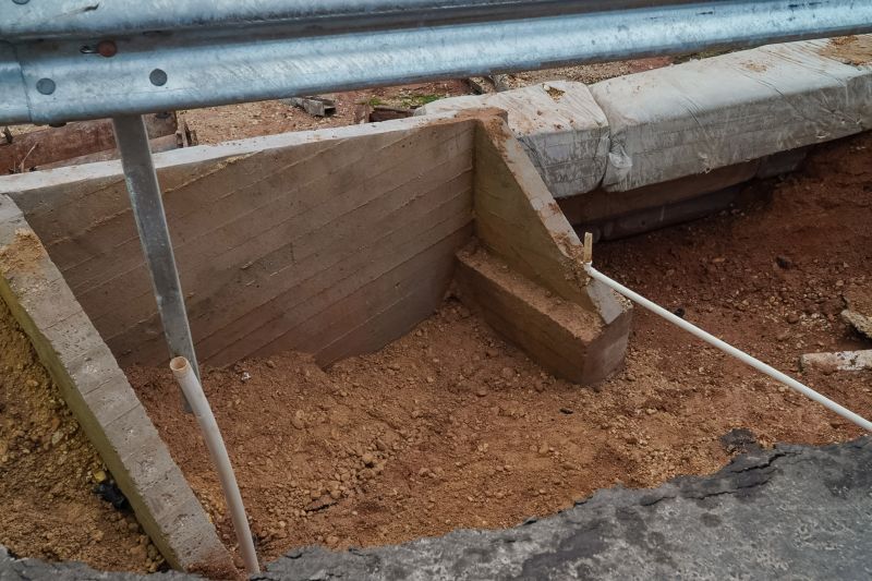 Equipes das empresas responsáveis pela obra da ponte sobre o Rio Sampaio, em Salinopólis, no nordeste do Estado, já iniciaram os trabalhos no local. Eles vão permanecer durante toda a noite, desta sexta-feira (31), no local, para que ela seja reaberta completamente para o tráfego ainda no próximo domingo (2). <div class='credito_fotos'>Foto: Divulgação | <a href='/midias/2020/originais/5944_748f5f0d-ea7a-4acf-5b69-e77c0ddae433.jpg' download><i class='fa-solid fa-download'></i> Download</a></div>