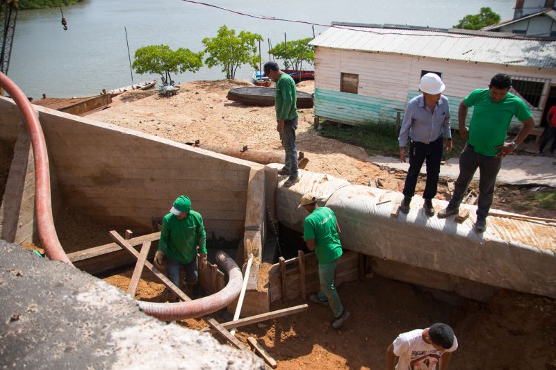 Os serviços de recuperação na ponte sobre o Rio Sampaio, na PA-444 em Salinopólis, no nordeste paraense, já estão em fase de conclusão. Ainda neste domingo (2) a via, que dá acesso à praia do Atalaia, será totalmente liberada para o tráfego de veículos. <div class='credito_fotos'>Foto: Pedro Guerreiro / Ag. Pará   |   <a href='/midias/2020/originais/5948_0c805a5d-387b-1e03-9970-f41694c9dec7.jpg' download><i class='fa-solid fa-download'></i> Download</a></div>