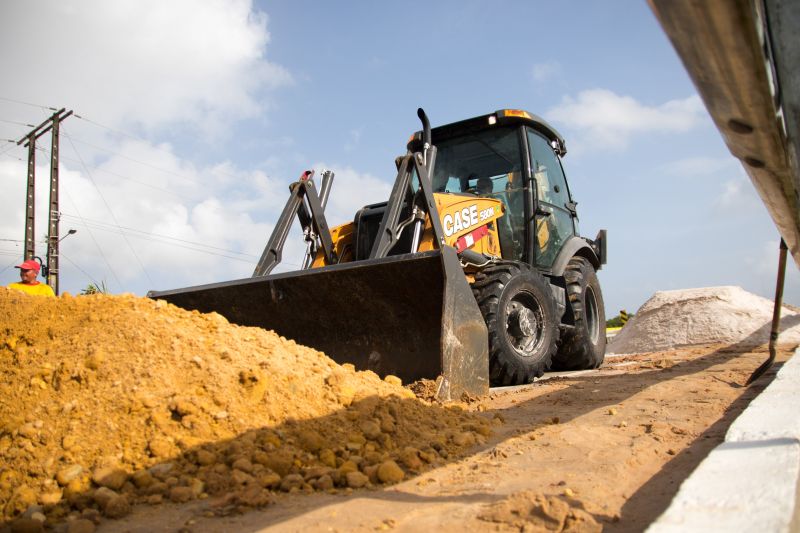 Os serviços de recuperação na ponte sobre o Rio Sampaio, na PA-444 em Salinopólis, no nordeste paraense, já estão em fase de conclusão. Ainda neste domingo (2) a via, que dá acesso à praia do Atalaia, será totalmente liberada para o tráfego de veículos. <div class='credito_fotos'>Foto: Pedro Guerreiro / Ag. Pará   |   <a href='/midias/2020/originais/5948_1799cb31-4d72-d919-910e-9f9d27092513.jpg' download><i class='fa-solid fa-download'></i> Download</a></div>