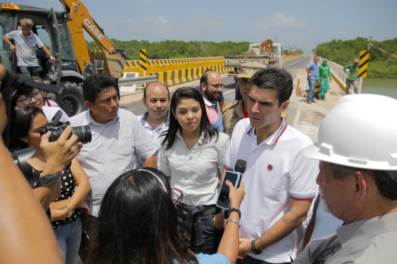 Os serviços de recuperação na ponte sobre o Rio Sampaio, na PA-444 em Salinopólis, no nordeste paraense, já estão em fase de conclusão. Ainda neste domingo (2) a via, que dá acesso à praia do Atalaia, será totalmente liberada para o tráfego de veículos. <div class='credito_fotos'>Foto: Pedro Guerreiro / Ag. Pará   |   <a href='/midias/2020/originais/5948_21ab46b1-0c74-6b77-8a75-eb4448a5923c.jpg' download><i class='fa-solid fa-download'></i> Download</a></div>