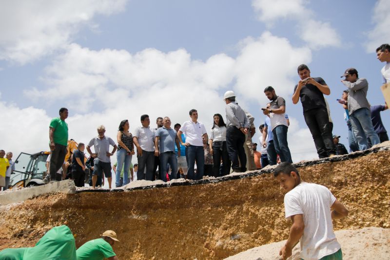 Os serviços de recuperação na ponte sobre o Rio Sampaio, na PA-444 em Salinopólis, no nordeste paraense, já estão em fase de conclusão. Ainda neste domingo (2) a via, que dá acesso à praia do Atalaia, será totalmente liberada para o tráfego de veículos. <div class='credito_fotos'>Foto: Pedro Guerreiro / Ag. Pará   |   <a href='/midias/2020/originais/5948_79ed4861-476e-bdd1-71ef-93ee6bd95db7.jpg' download><i class='fa-solid fa-download'></i> Download</a></div>