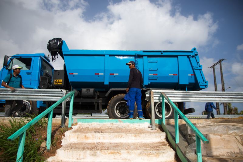 Os serviços de recuperação na ponte sobre o Rio Sampaio, na PA-444 em Salinopólis, no nordeste paraense, já estão em fase de conclusão. Ainda neste domingo (2) a via, que dá acesso à praia do Atalaia, será totalmente liberada para o tráfego de veículos. <div class='credito_fotos'>Foto: Pedro Guerreiro / Ag. Pará   |   <a href='/midias/2020/originais/5948_a1d2880a-93e8-e847-3378-de7a83007f27.jpg' download><i class='fa-solid fa-download'></i> Download</a></div>
