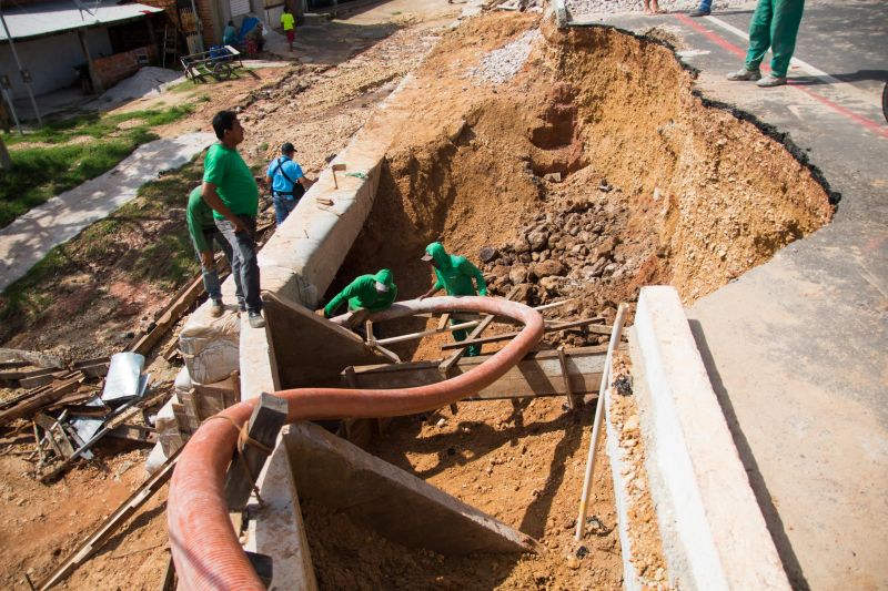 Os serviços de recuperação na ponte sobre o Rio Sampaio, na PA-444 em Salinopólis, no nordeste paraense, já estão em fase de conclusão. Ainda neste domingo (2) a via, que dá acesso à praia do Atalaia, será totalmente liberada para o tráfego de veículos. <div class='credito_fotos'>Foto: Pedro Guerreiro / Ag. Pará   |   <a href='/midias/2020/originais/5948_d06ad8d3-ff35-74b4-51c9-31b77e72f0ba.jpg' download><i class='fa-solid fa-download'></i> Download</a></div>