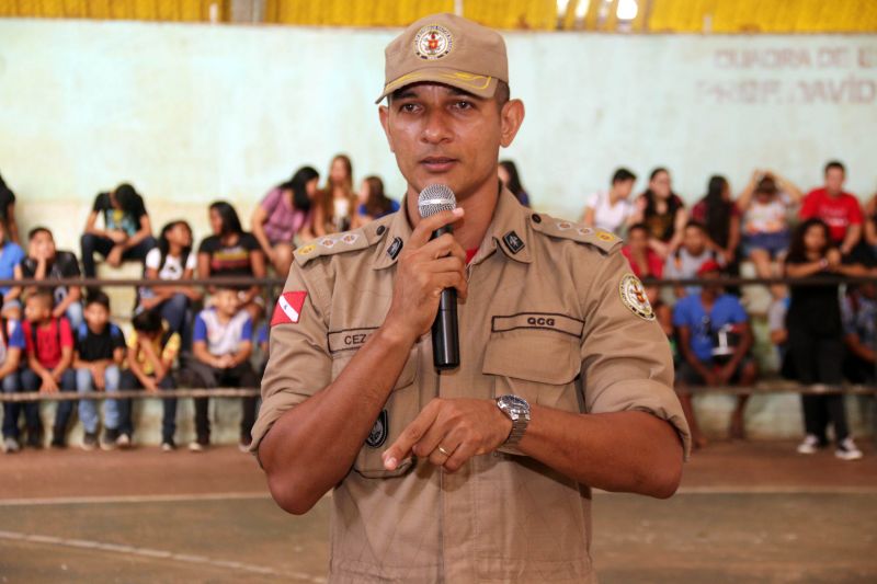 Belém Pará, Brasil.
Voltas as Aulas.
Escola Waldemar Henrique.
NA FOTO: Major do CBM Cézar Alberto
Fotos Bruno Cecim/Agência Para
<div class='credito_fotos'>Foto: Bruno Cecim / Ag.Pará | <a href='/midias/2020/originais/5952_2a76c8c1-c3f3-5847-3f86-a732f9ecd830.jpg' download><i class='fa-solid fa-download'></i> Download</a></div>