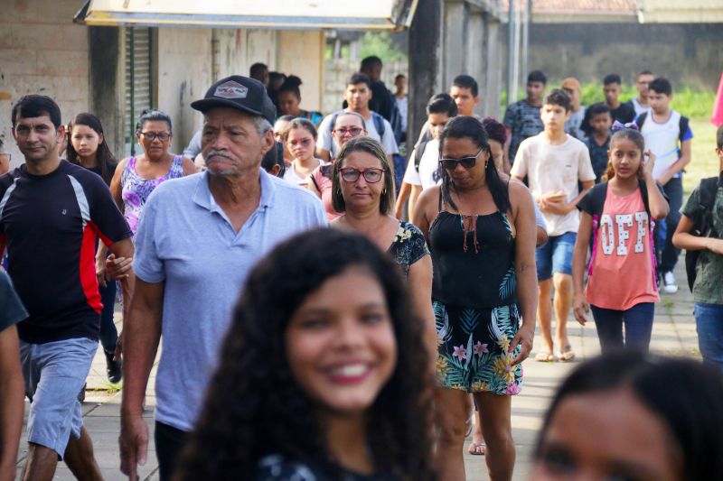 Belém Pará, Brasil.
Voltas as Aulas.
Escola Waldemar Henrique
Fotos Bruno Cecim/Agência Para
<div class='credito_fotos'>Foto: Bruno Cecim / Ag.Pará | <a href='/midias/2020/originais/5952_4963a857-cc2b-b52d-e160-446225bae12d.jpg' download><i class='fa-solid fa-download'></i> Download</a></div>