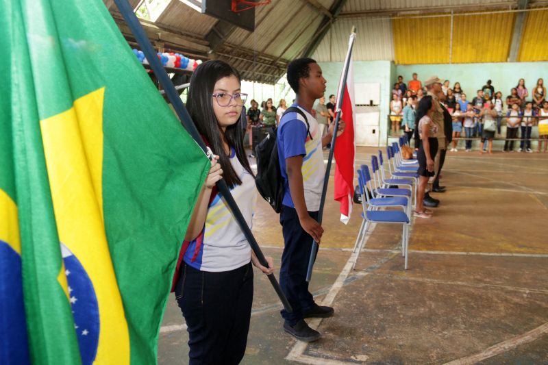 Belém Pará, Brasil.
Voltas as Aulas.
Escola Waldemar Henrique
Fotos Bruno Cecim/Agência Para
<div class='credito_fotos'>Foto: Bruno Cecim / Ag.Pará | <a href='/midias/2020/originais/5952_bcc3e02b-9836-d68f-9319-bff1aa2e2da7.jpg' download><i class='fa-solid fa-download'></i> Download</a></div>