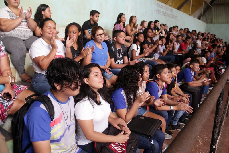 Belém Pará, Brasil.
Voltas as Aulas.
Escola Waldemar Henrique
Fotos Bruno Cecim/Agência Para
<div class='credito_fotos'>Foto: Bruno Cecim / Ag.Pará | <a href='/midias/2020/originais/5952_d6565f49-b691-4e20-0d6f-87cc1c78c7f7.jpg' download><i class='fa-solid fa-download'></i> Download</a></div>
