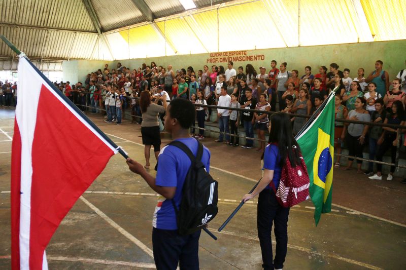 Belém Pará, Brasil.
Voltas as Aulas.
Escola Waldemar Henrique
Fotos Bruno Cecim/Agência Para
<div class='credito_fotos'>Foto: Bruno Cecim / Ag.Pará | <a href='/midias/2020/originais/5952_fff8e829-d8c3-af16-a5c2-dec76f0ec06b.jpg' download><i class='fa-solid fa-download'></i> Download</a></div>