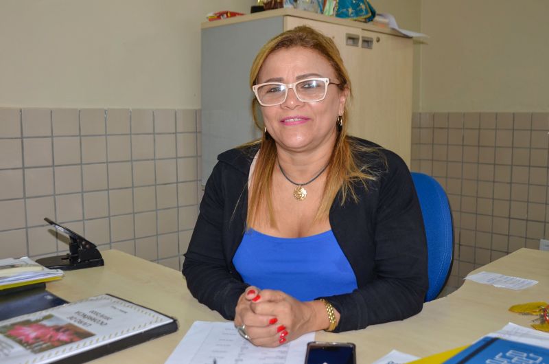 Diretora da da EEEM Brigadeiro Fontenelle Benedita Ferreira da Silva <div class='credito_fotos'>Foto: Eliseu Dias / Ascom Seduc | <a href='/midias/2020/originais/5955_098108d6-63fc-58ec-81e3-48d68947f538.jpg' download><i class='fa-solid fa-download'></i> Download</a></div>