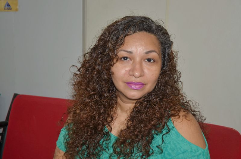 Cinthia Cardoso mãe de duas alunas da EEEM Brigadeiro Fontenelle <div class='credito_fotos'>Foto: Eliseu Dias / Ascom Seduc | <a href='/midias/2020/originais/5955_28ca073f-0e1e-23a4-ea1f-d0017ddc0abe.jpg' download><i class='fa-solid fa-download'></i> Download</a></div>
