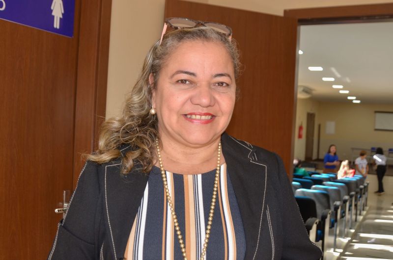 Diretora da EEEM Celso Malcher Isabel Cristina Costa <div class='credito_fotos'>Foto: Eliseu Dias / Ascom Seduc | <a href='/midias/2020/originais/5955_66a22b22-3ad2-d9f1-0cc1-93b802cd0a24.jpg' download><i class='fa-solid fa-download'></i> Download</a></div>
