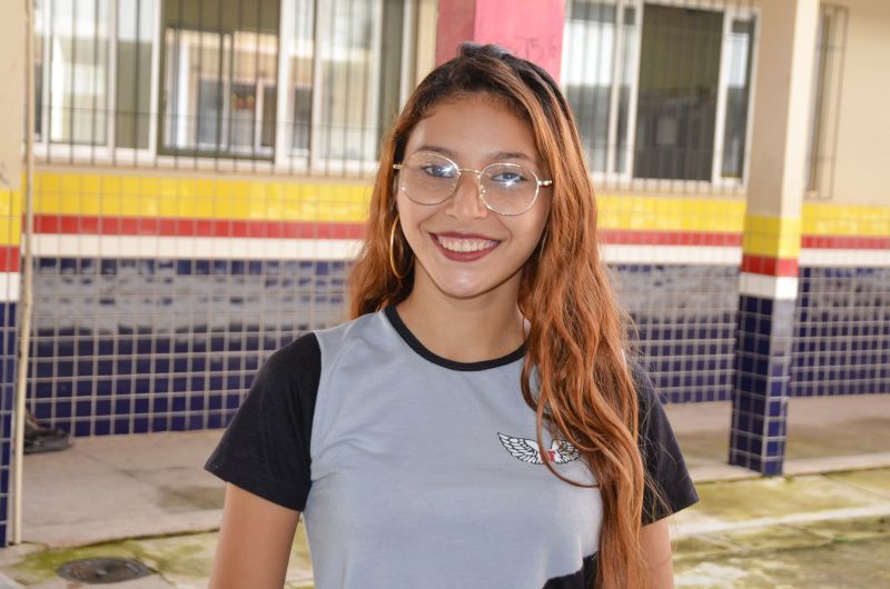 Aluna Larissa Nascimento da da EEEM Brigadeiro Fontenelle <div class='credito_fotos'>Foto: Eliseu Dias / Ascom Seduc | <a href='/midias/2020/originais/5955_d78320b8-45ff-49fe-b301-4c7008f45bd2.jpg' download><i class='fa-solid fa-download'></i> Download</a></div>