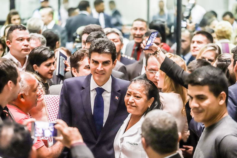 O governador do Estado, Helder Barbalho, participou, nesta terça-feira (4), da 2ª Sessão solene da 19ª Legislatura, no Plenário Newton Miranda na Assembleia Legislativa do Pará (Alepa). <div class='credito_fotos'>Foto: Marco Santos / Ag. Pará | <a href='/midias/2020/originais/5958_0815f2ab-c7fa-1187-6f4c-cc909509beeb.jpg' download><i class='fa-solid fa-download'></i> Download</a></div>