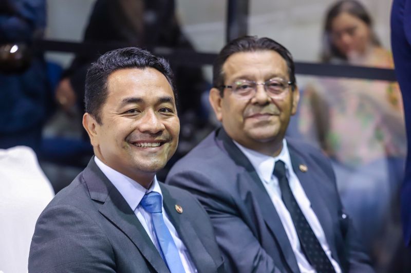 O governador do Estado, Helder Barbalho, participou, nesta terça-feira (4), da 2ª Sessão solene da 19ª Legislatura, no Plenário Newton Miranda na Assembleia Legislativa do Pará (Alepa). <div class='credito_fotos'>Foto: Marco Santos / Ag. Pará | <a href='/midias/2020/originais/5958_28cf9e1e-08bc-9c4c-be59-52b44cdc467a.jpg' download><i class='fa-solid fa-download'></i> Download</a></div>