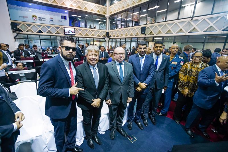 O governador do Estado, Helder Barbalho, participou, nesta terça-feira (4), da 2ª Sessão solene da 19ª Legislatura, no Plenário Newton Miranda na Assembleia Legislativa do Pará (Alepa). <div class='credito_fotos'>Foto: Marco Santos / Ag. Pará | <a href='/midias/2020/originais/5958_4493c8fe-6de4-cad5-5e86-c12d5bed4001.jpg' download><i class='fa-solid fa-download'></i> Download</a></div>