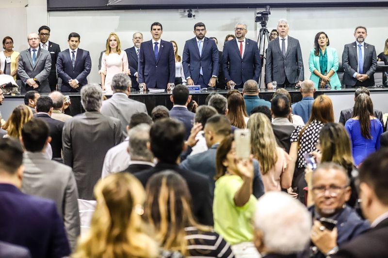 O governador do Estado, Helder Barbalho, participou, nesta terça-feira (4), da 2ª Sessão solene da 19ª Legislatura, no Plenário Newton Miranda na Assembleia Legislativa do Pará (Alepa). <div class='credito_fotos'>Foto: Marco Santos / Ag. Pará | <a href='/midias/2020/originais/5958_507d189d-4632-1546-f4a0-d322e69331a5.jpg' download><i class='fa-solid fa-download'></i> Download</a></div>