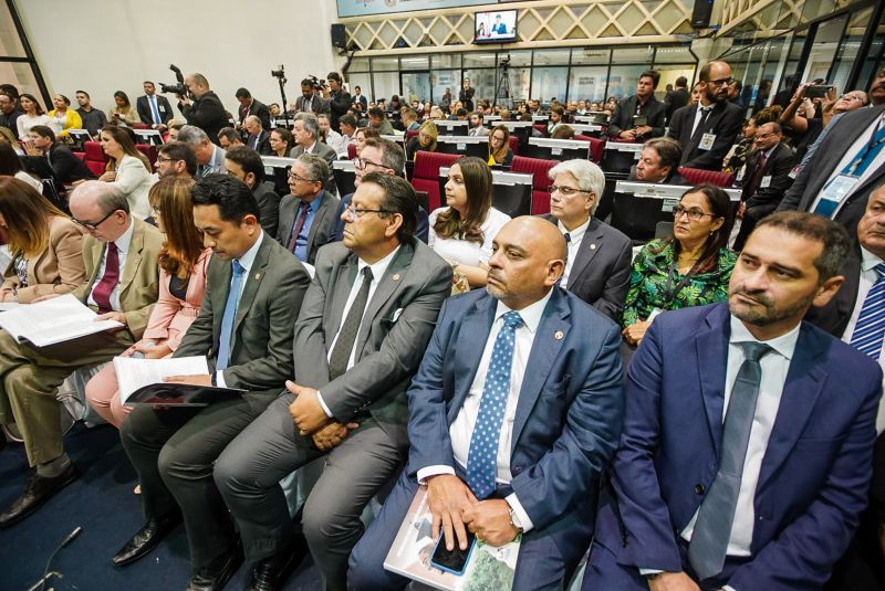 O governador do Estado, Helder Barbalho, participou, nesta terça-feira (4), da 2ª Sessão solene da 19ª Legislatura, no Plenário Newton Miranda na Assembleia Legislativa do Pará (Alepa). <div class='credito_fotos'>Foto: Marco Santos / Ag. Pará | <a href='/midias/2020/originais/5958_61302a96-d3dd-f88c-c646-4378558473fc.jpg' download><i class='fa-solid fa-download'></i> Download</a></div>