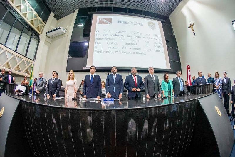O governador do Estado, Helder Barbalho, participou, nesta terça-feira (4), da 2ª Sessão solene da 19ª Legislatura, no Plenário Newton Miranda na Assembleia Legislativa do Pará (Alepa). <div class='credito_fotos'>Foto: Marco Santos / Ag. Pará | <a href='/midias/2020/originais/5958_7f67090b-4d2a-72b0-0d0c-451766388da0.jpg' download><i class='fa-solid fa-download'></i> Download</a></div>