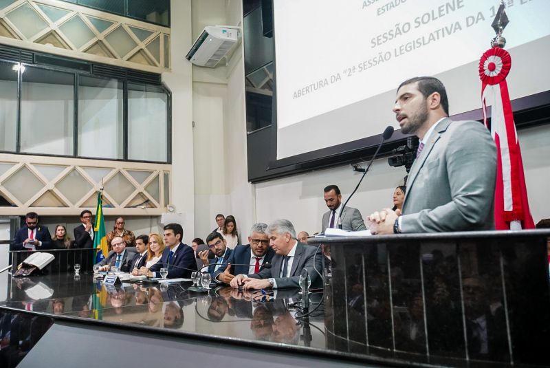 O governador do Estado, Helder Barbalho, participou, nesta terça-feira (4), da 2ª Sessão solene da 19ª Legislatura, no Plenário Newton Miranda na Assembleia Legislativa do Pará (Alepa). <div class='credito_fotos'>Foto: Marco Santos / Ag. Pará | <a href='/midias/2020/originais/5958_80743e1e-7e69-35fb-37bf-4c75debd6fcc.jpg' download><i class='fa-solid fa-download'></i> Download</a></div>