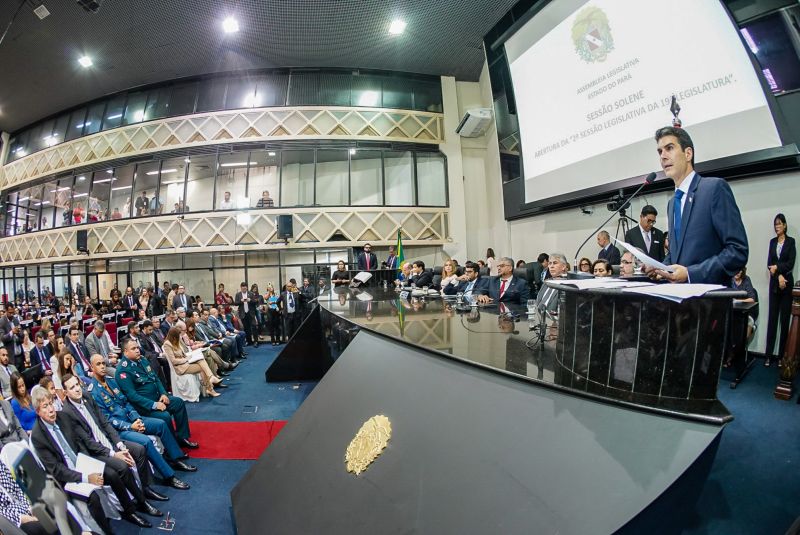O governador do Estado, Helder Barbalho, participou, nesta terça-feira (4), da 2ª Sessão solene da 19ª Legislatura, no Plenário Newton Miranda na Assembleia Legislativa do Pará (Alepa). <div class='credito_fotos'>Foto: Marco Santos / Ag. Pará | <a href='/midias/2020/originais/5958_ef0443d9-92ea-74e9-90ee-bc38fcb33ca1.jpg' download><i class='fa-solid fa-download'></i> Download</a></div>
