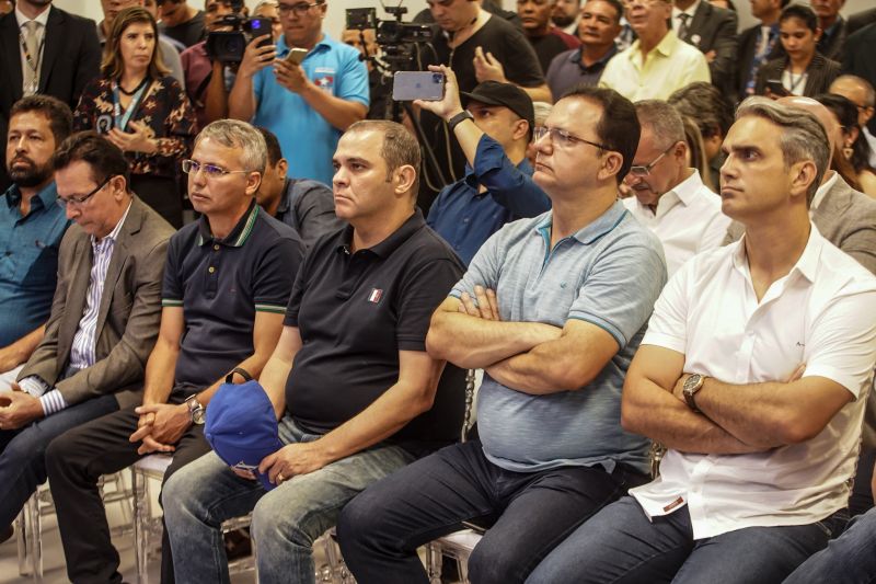 Ato de inauguração da Superintendência Executiva da Caixa Econômica Federal de Santarém. <div class='credito_fotos'>Foto: Marco Santos / Ag. Pará | <a href='/midias/2020/originais/5970_77114593-b32b-1b83-0321-b4616e91c681.jpg' download><i class='fa-solid fa-download'></i> Download</a></div>