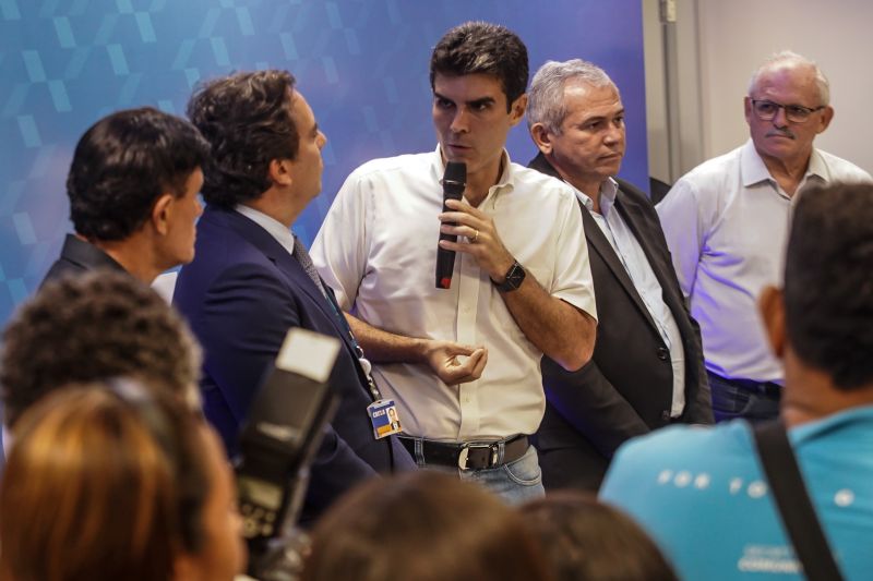 Ato de inauguração da Superintendência Executiva da Caixa Econômica Federal de Santarém. <div class='credito_fotos'>Foto: Marco Santos / Ag. Pará | <a href='/midias/2020/originais/5970_8e395a8d-bee5-d6c5-24bf-17798d33a0de.jpg' download><i class='fa-solid fa-download'></i> Download</a></div>