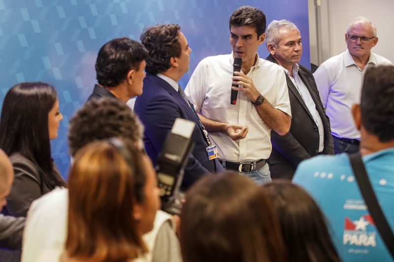 Ato de inauguração da Superintendência Executiva da Caixa Econômica Federal de Santarém. <div class='credito_fotos'>Foto: Marco Santos / Ag. Pará | <a href='/midias/2020/originais/5970_92a5ffb8-d2ac-7df6-ac4b-f7d93168624e.jpg' download><i class='fa-solid fa-download'></i> Download</a></div>
