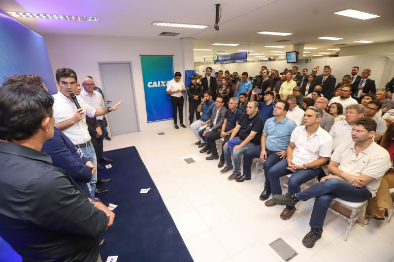 Ato de inauguração da Superintendência Executiva da Caixa Econômica Federal de Santarém. <div class='credito_fotos'>Foto: Marco Santos / Ag. Pará | <a href='/midias/2020/originais/5970_b85130ad-b8fb-cb6b-da5b-924450701458.jpg' download><i class='fa-solid fa-download'></i> Download</a></div>